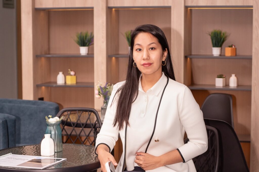 Лобби бизнес-центра Korgalzhyn в Астане, где расположен офис FinAssist